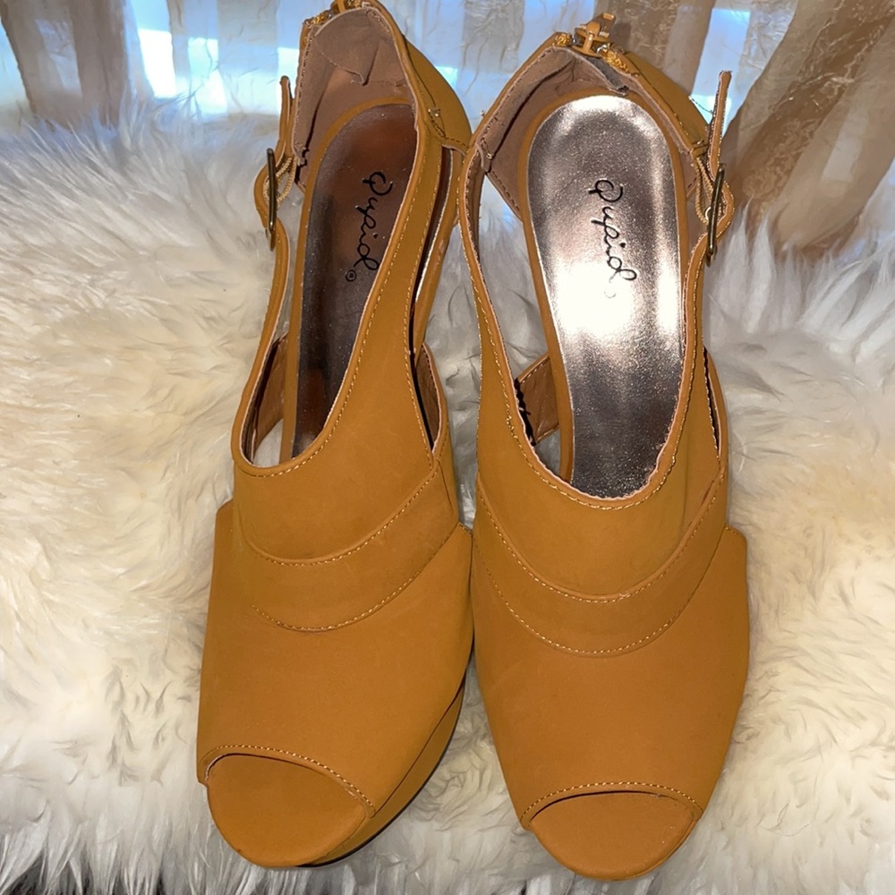 Tan heels - Picture 6 of 6